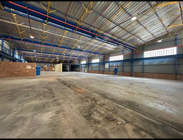 1,970M² WAREHOUSE TO LET IN CLAYVILLE